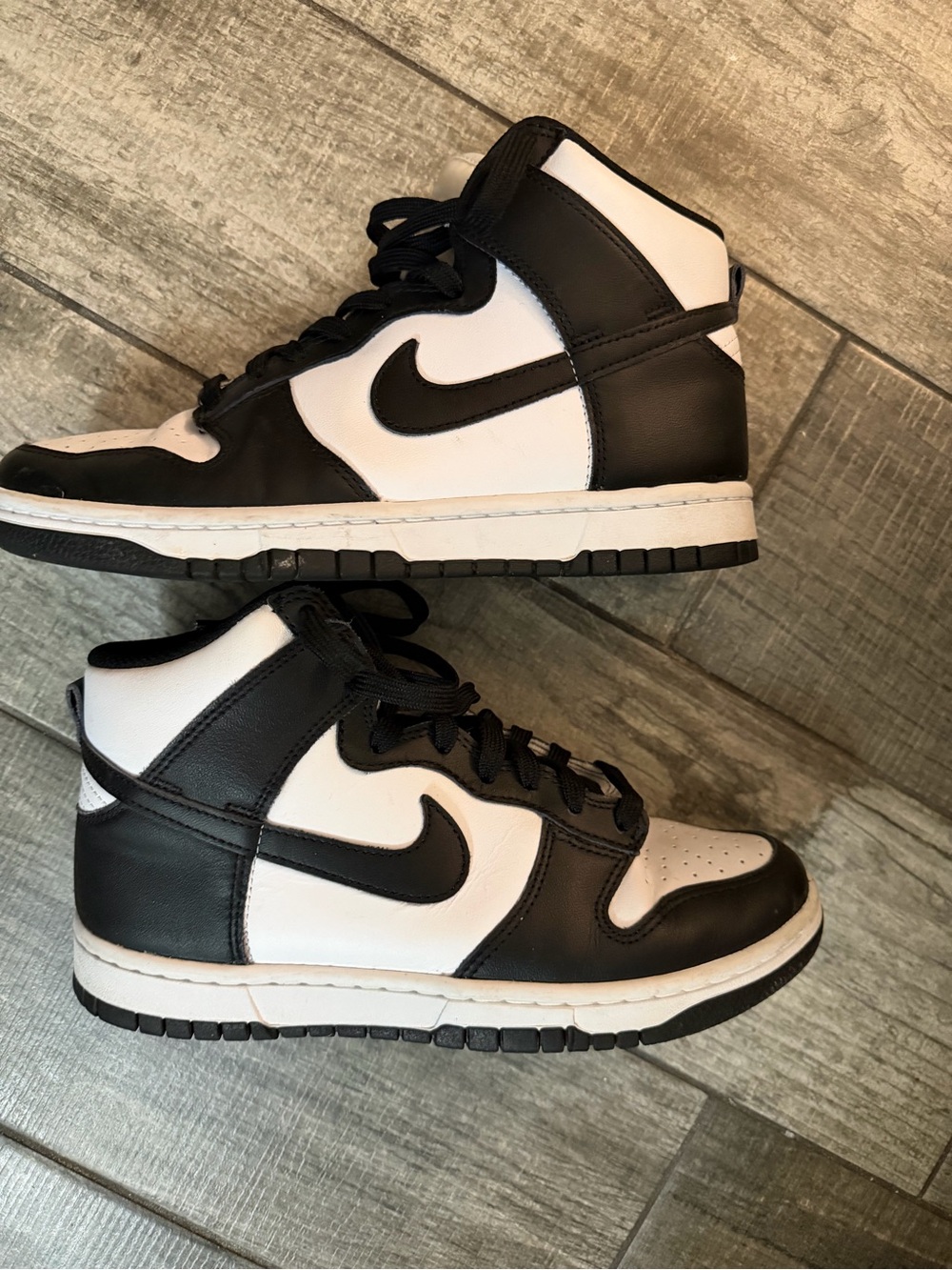 Nike Black and White Low-Top Sneakers with Red Accent
